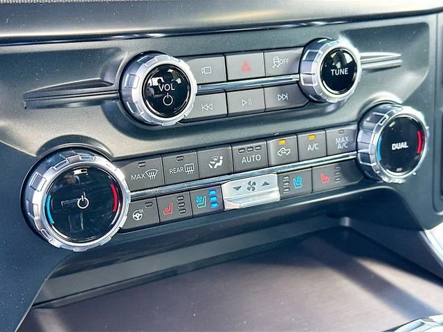 New 2025 Silver Metallic Ford Platinum image 11
