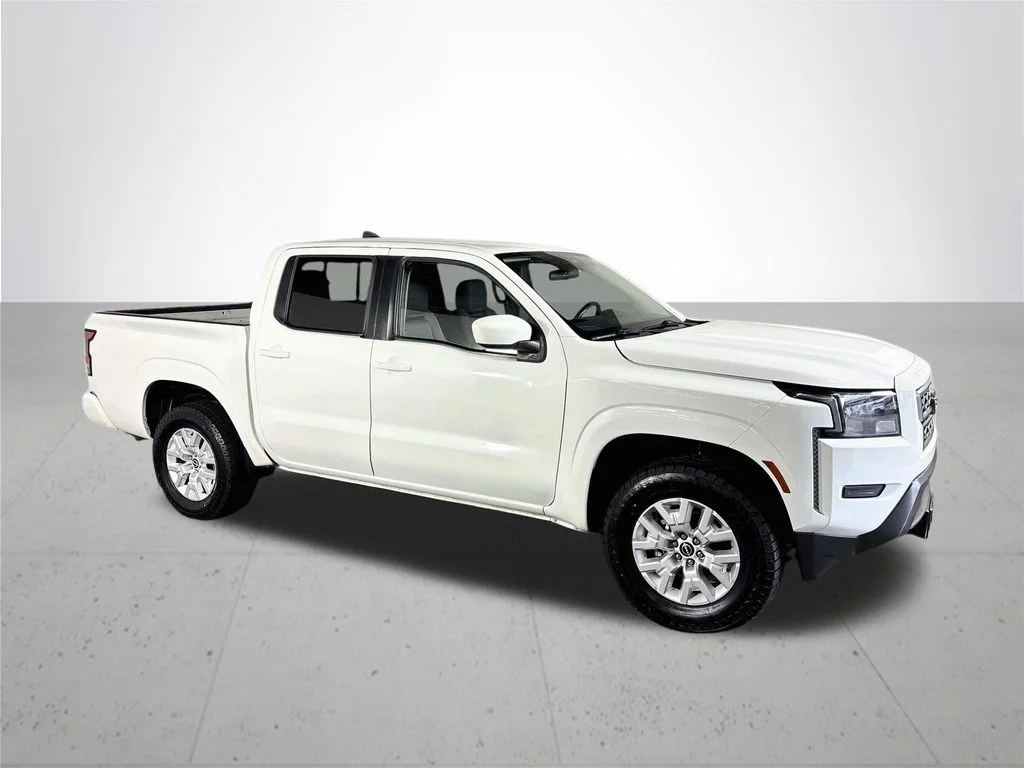 Used 2022 White Nissan SV image 4