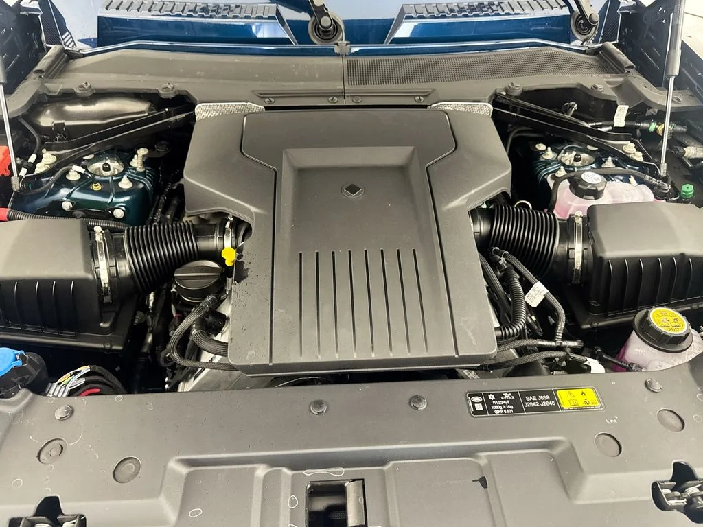 New 2026 Sargasso Blue Land Rover OCTA image 32