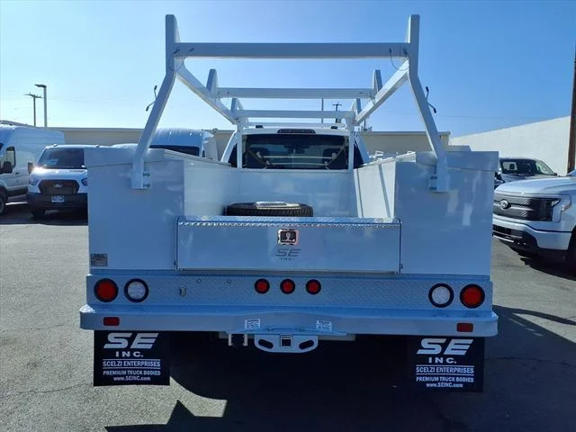 New 2024 Oxford White Ford XLT image 4