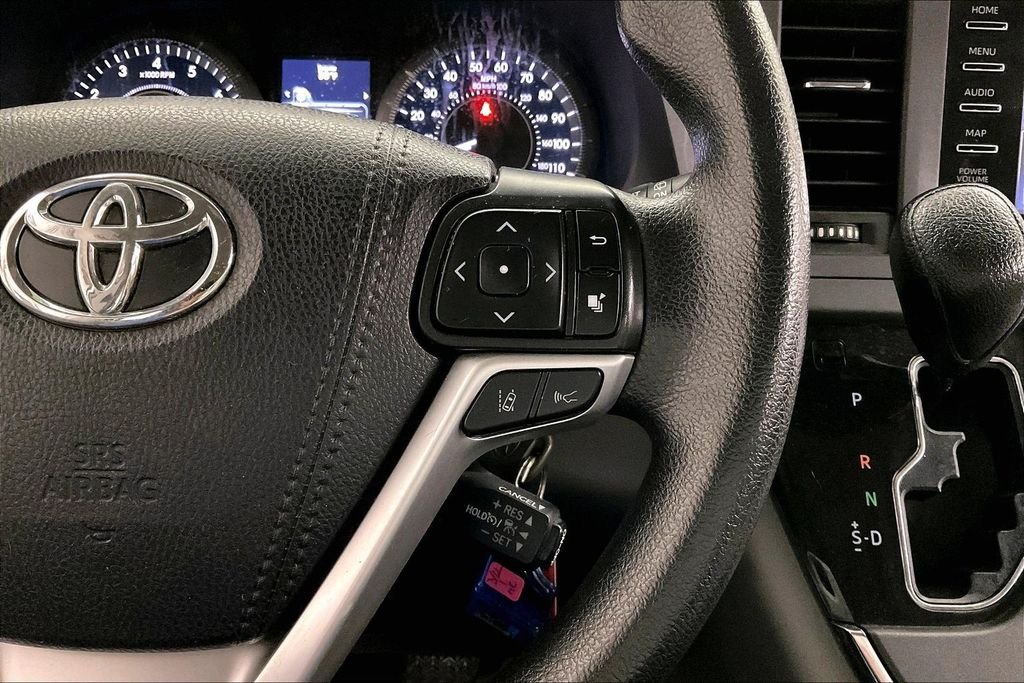 Used 2019 White Toyota LE image 23