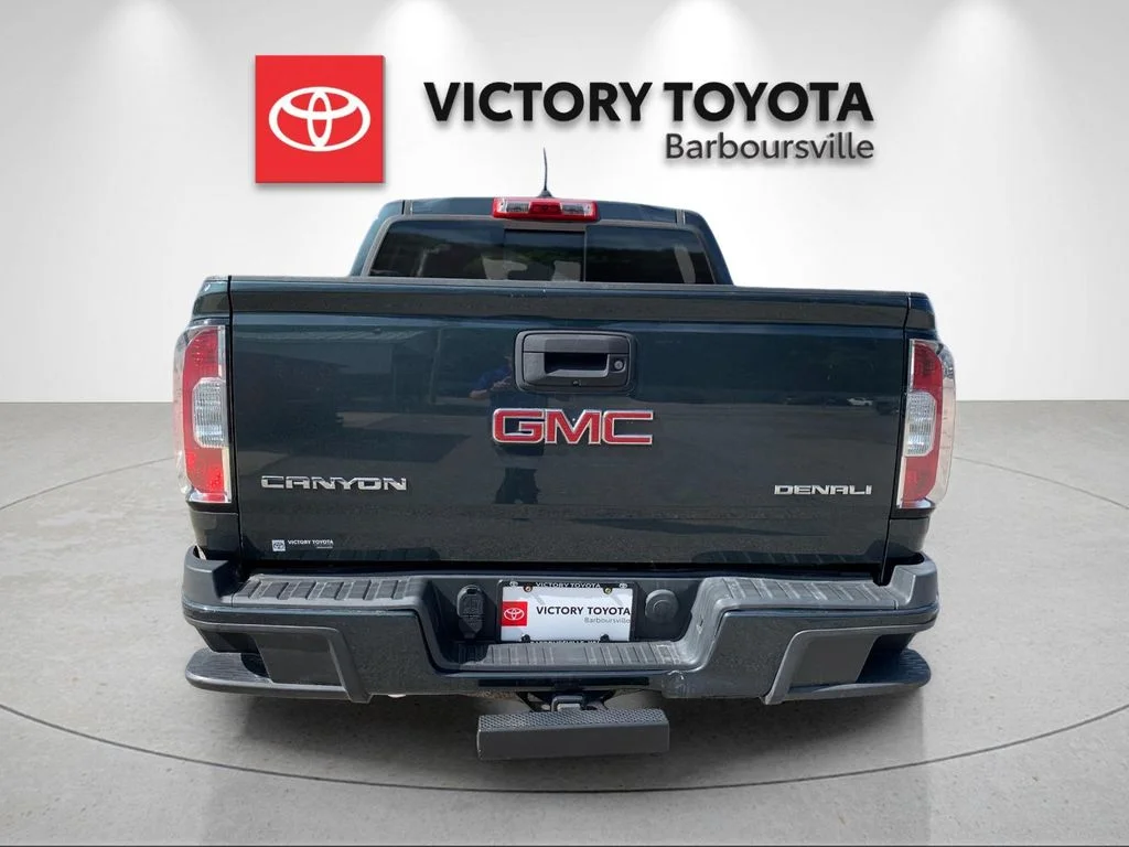 Used 2017 Gray GMC Denali image 4