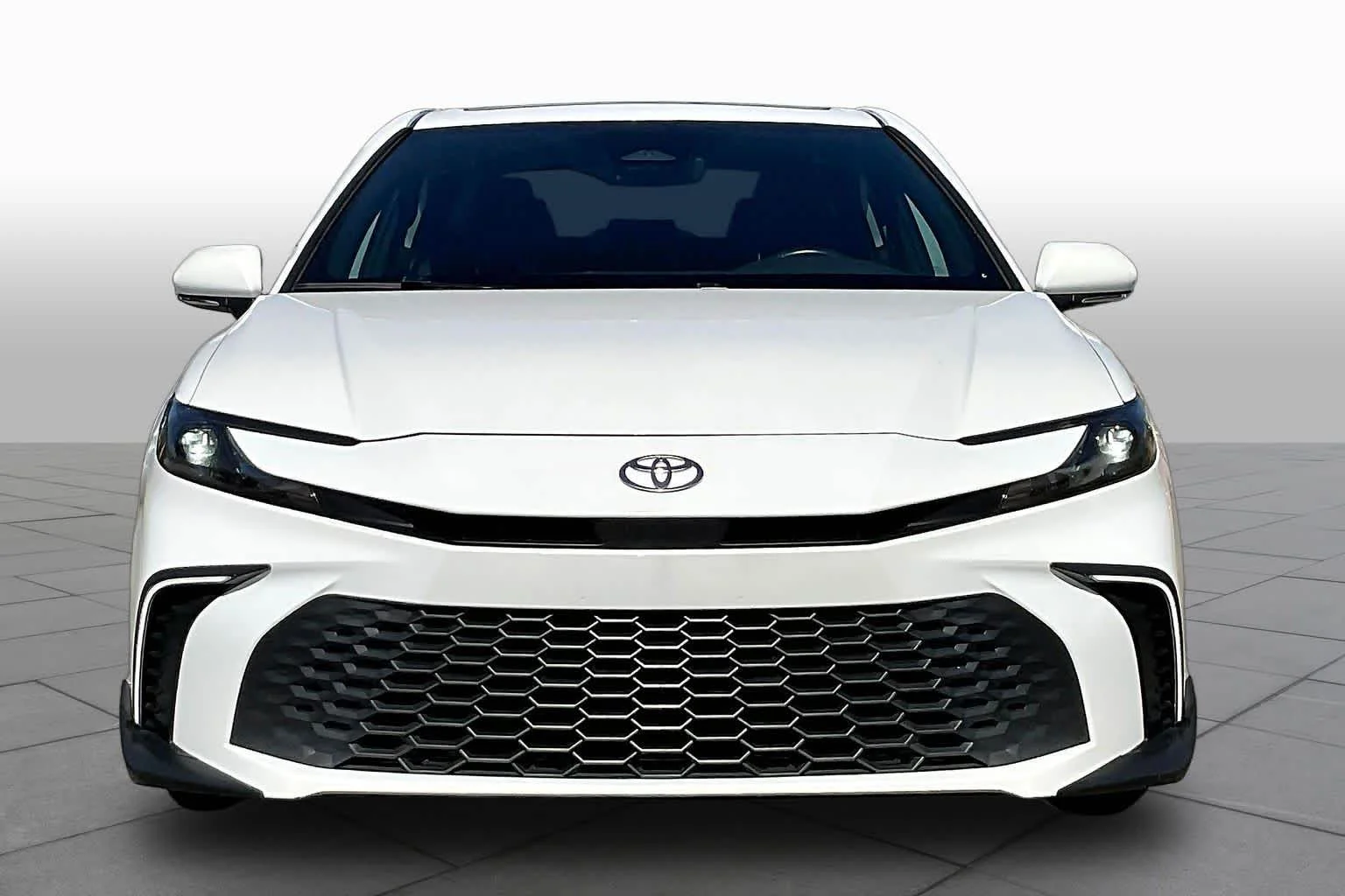 Used 2025 Ice Cap Toyota SE image 4