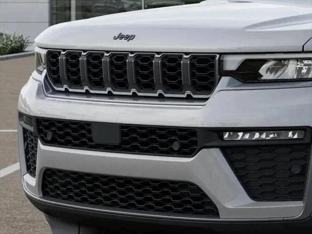 New 2026 Silver Zynith Exterior Paint Jeep Limited image 115