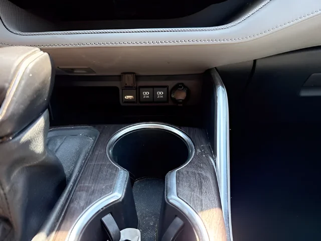Used 2021 White Toyota Platinum image 28