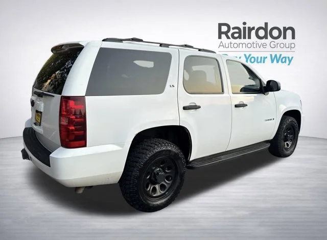 Used 2009 Summit White Chevrolet Commercial image 7