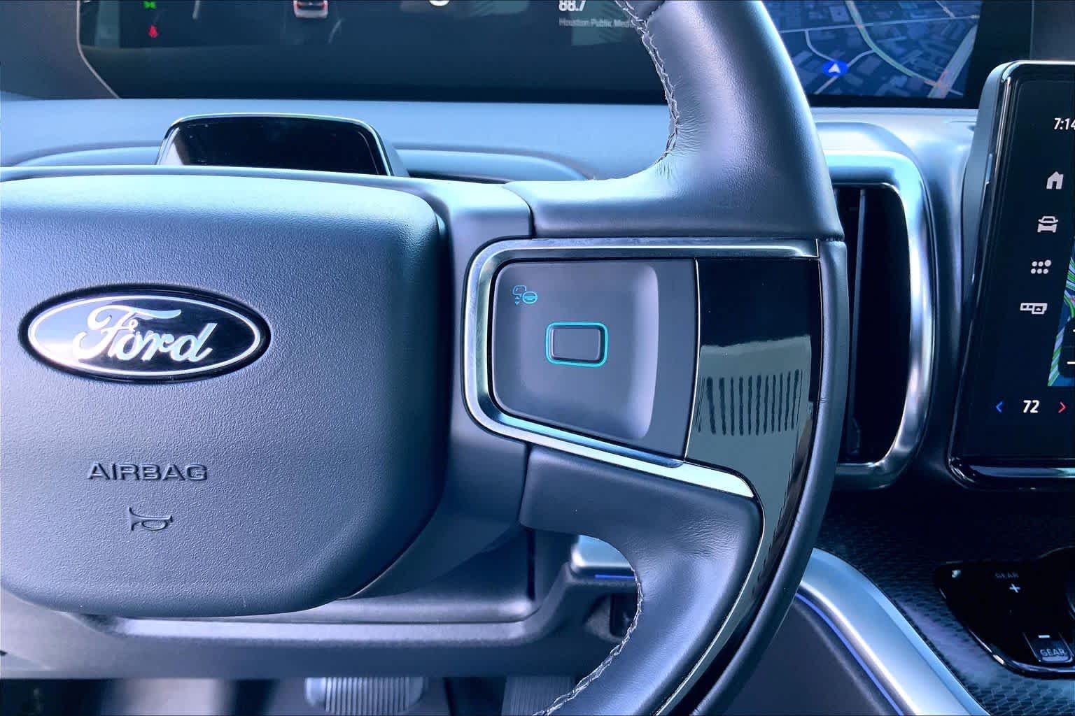 Used 2025 Space Silver Ford Platinum image 25