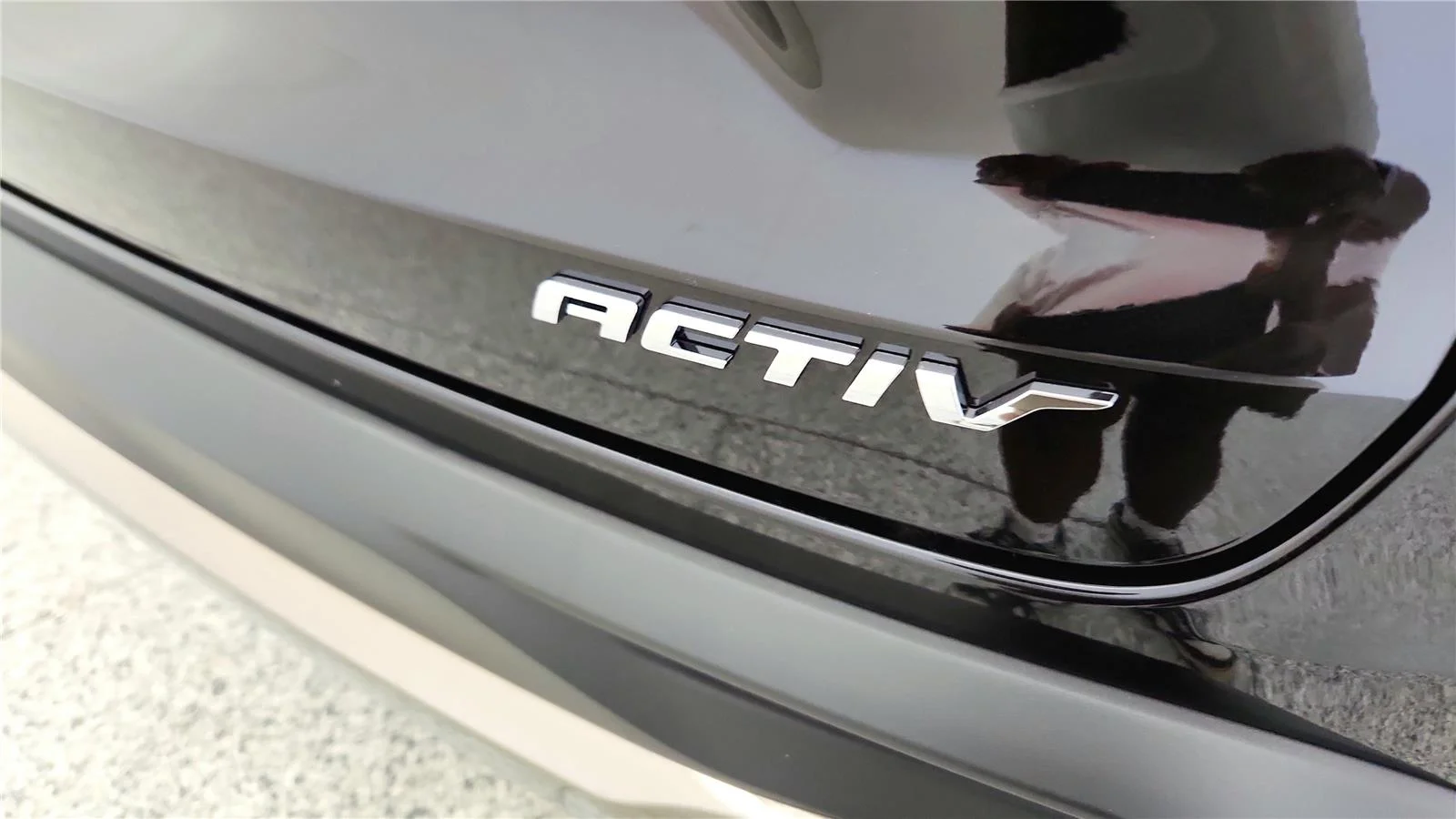 New 2026 Mosaic Black Metallic Chevrolet ACTIV image 27