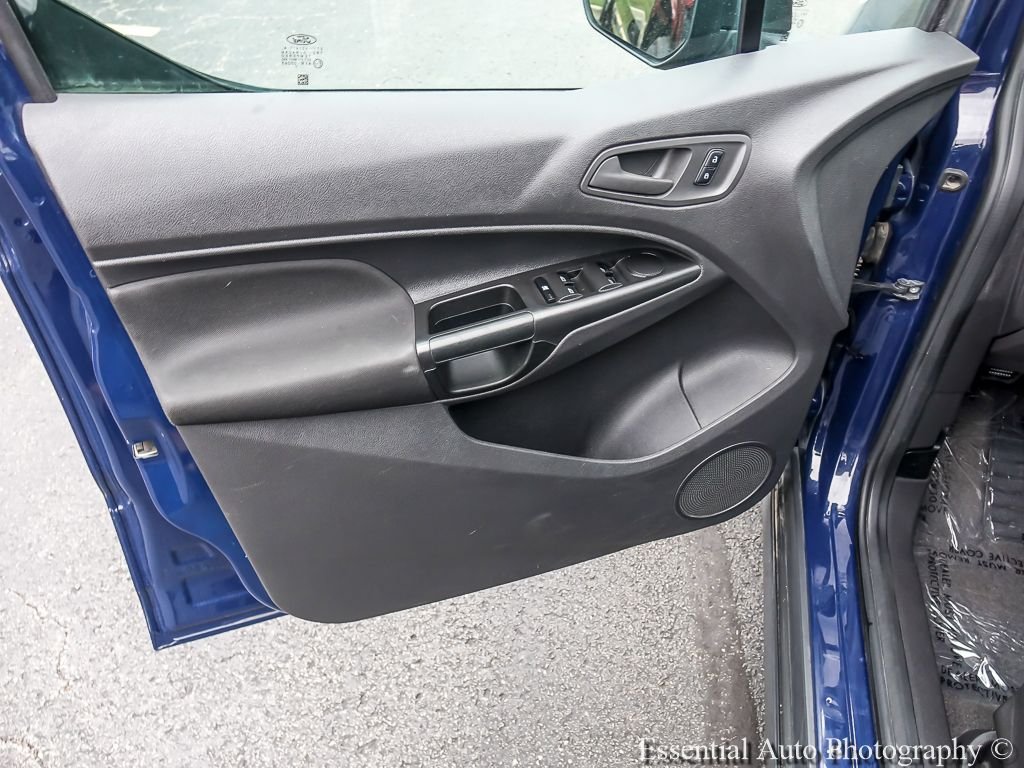 Used 2018 Dark Blue Ford XL image 20