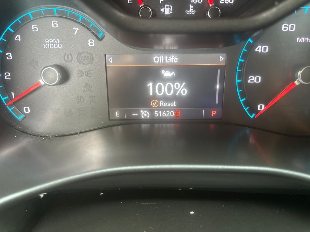 Used 2022 White GMC Elevation image 12