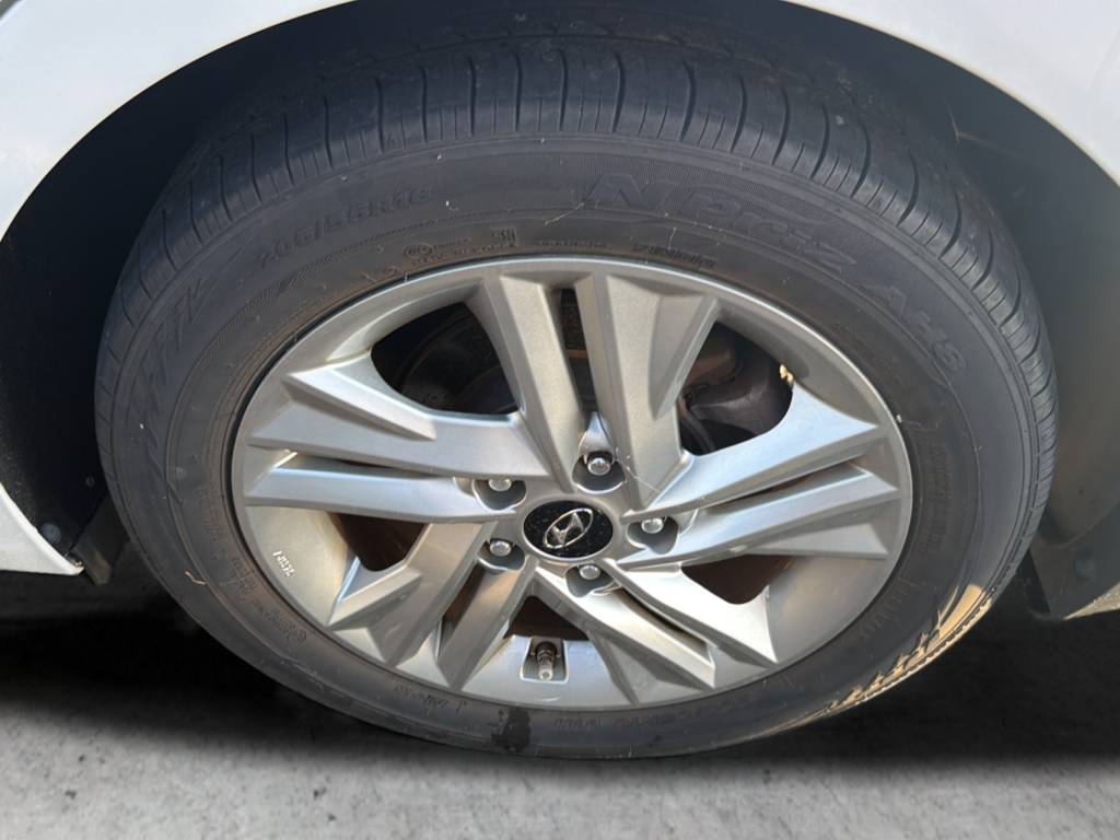 Used 2020 Quartz White Pearl Hyundai SEL image 19