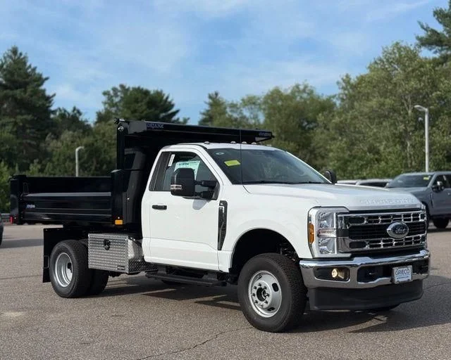 2026 Ford F-350 Super Duty Chassis Cab