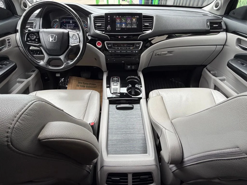 Used 2020 Silver Honda Touring image 12