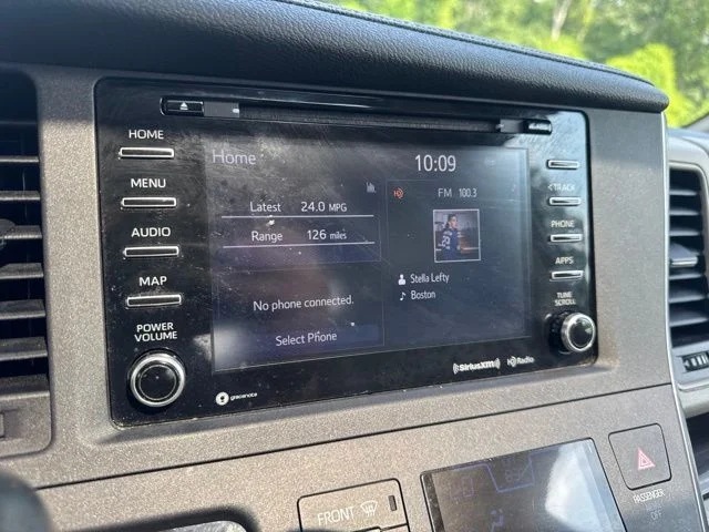 Used 2019 Silver Toyota XLE image 20