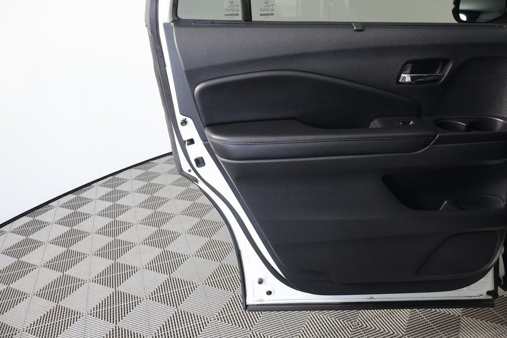 Certified Used 2019 White Diamond Pearl Honda Touring image 13
