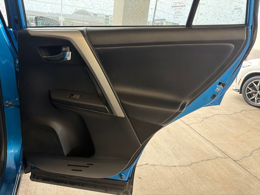 Used 2018 Electric Toyota XLE image 23