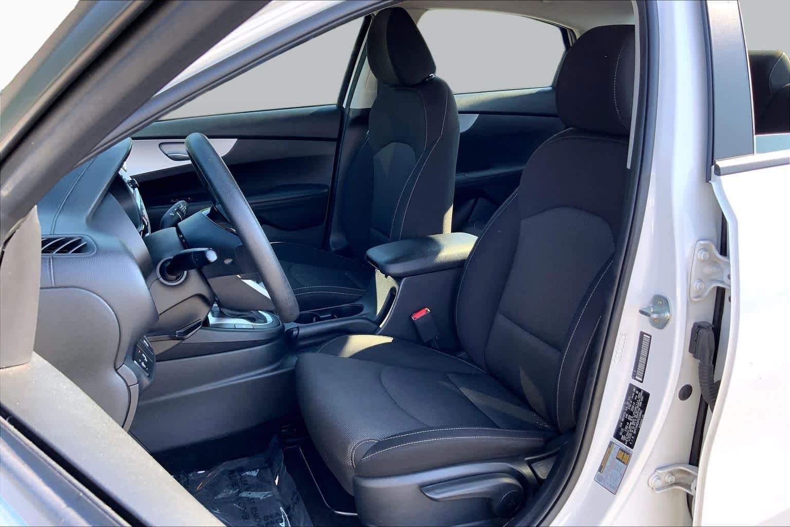 Used 2023 Snow White Pearl Kia LXS image 8