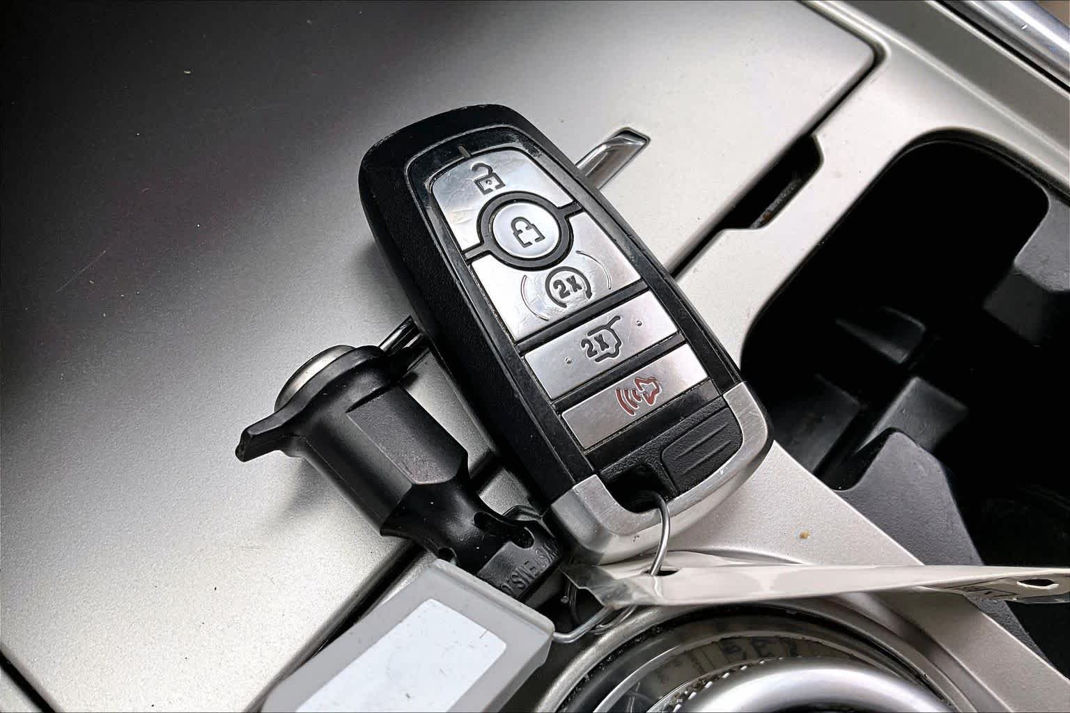 Used 2020 Oxford White Ford Limited image 15
