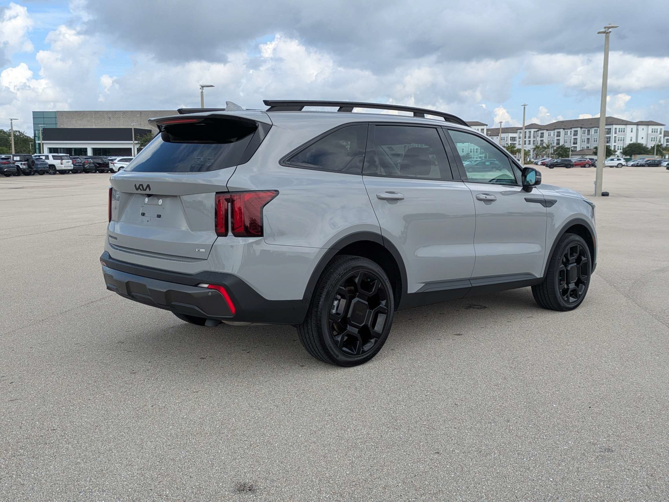 Certified Used 2025 Wolf Gray Kia X-Line EX image 6