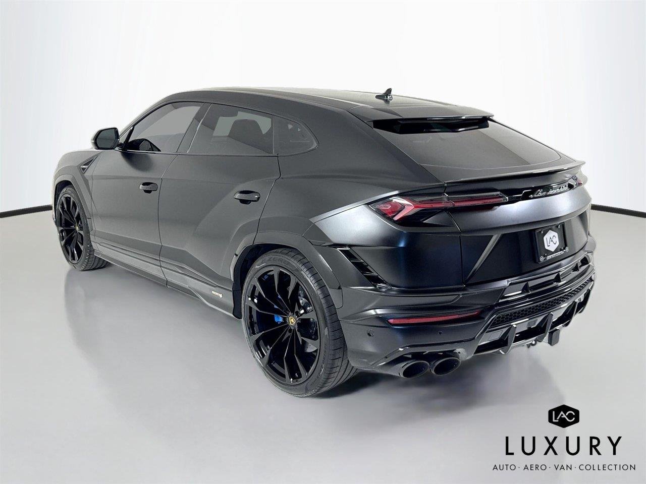 Used 2024 Nero Noctis Metallic Lamborghini S image 8