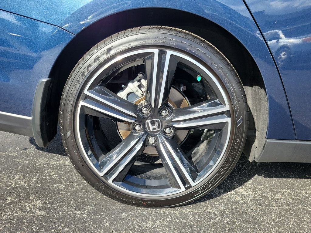Certified Used 2026 Canyon River Blue Metallic Honda SE image 6