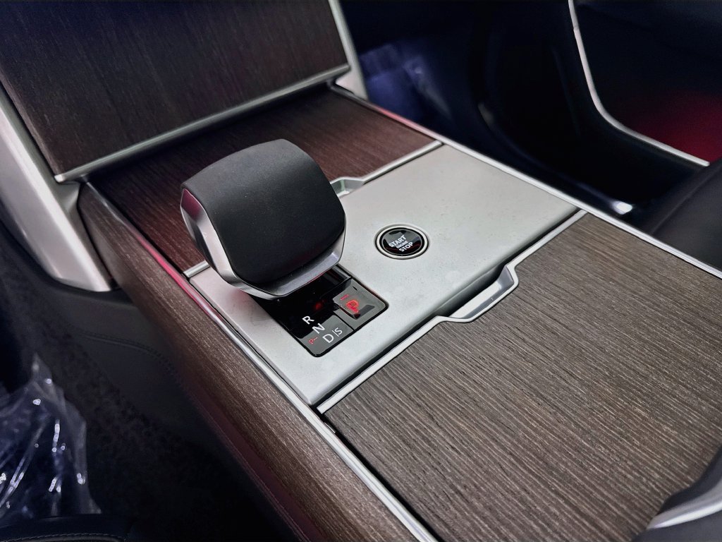 Certified Used 2025 Black Land Rover SE image 17