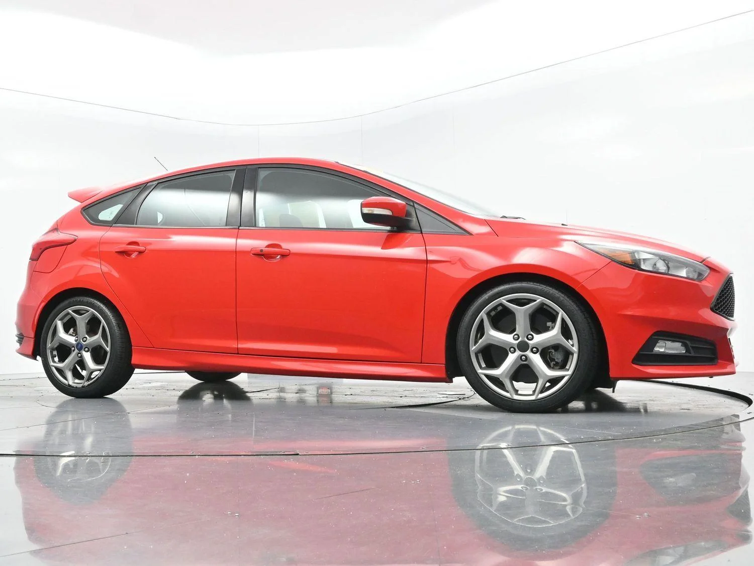 Used 2016 Race Red Ford ST image 40