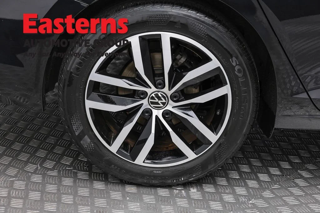 Used 2025 Black Volkswagen 1.5T SE image 29