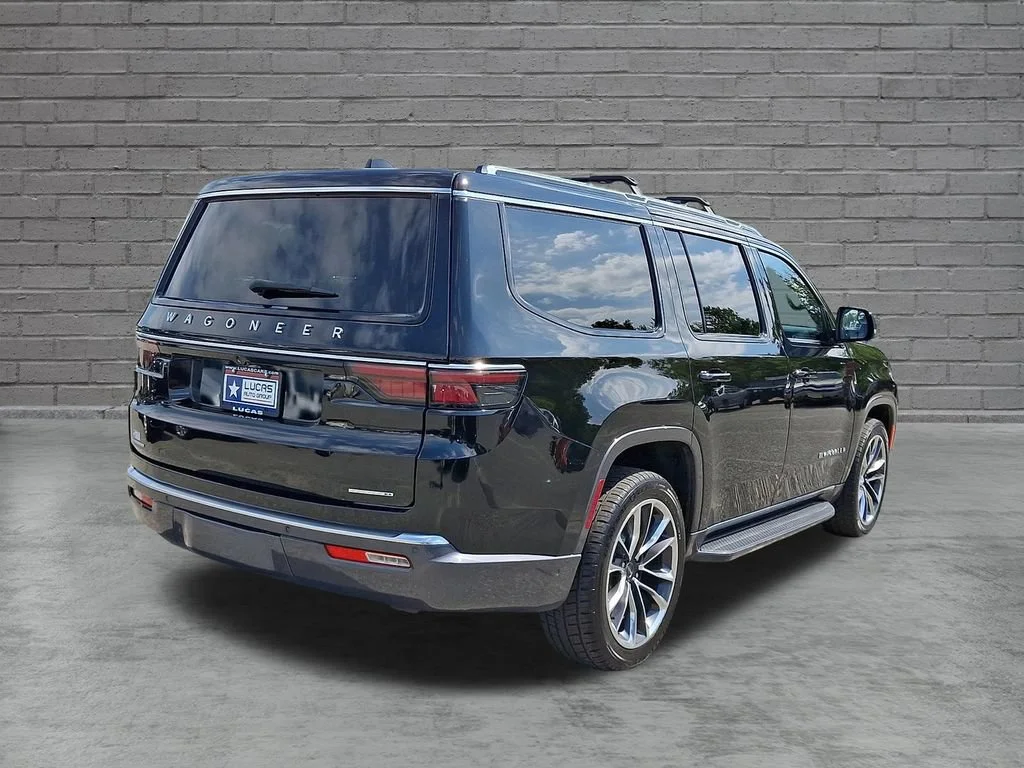 Used 2022 Diamond Black Crystal Pearlcoat Jeep Series II image 11