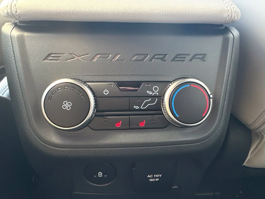 New 2027 Star White Metallic Tri-Coat Ford Platinum™ image 15