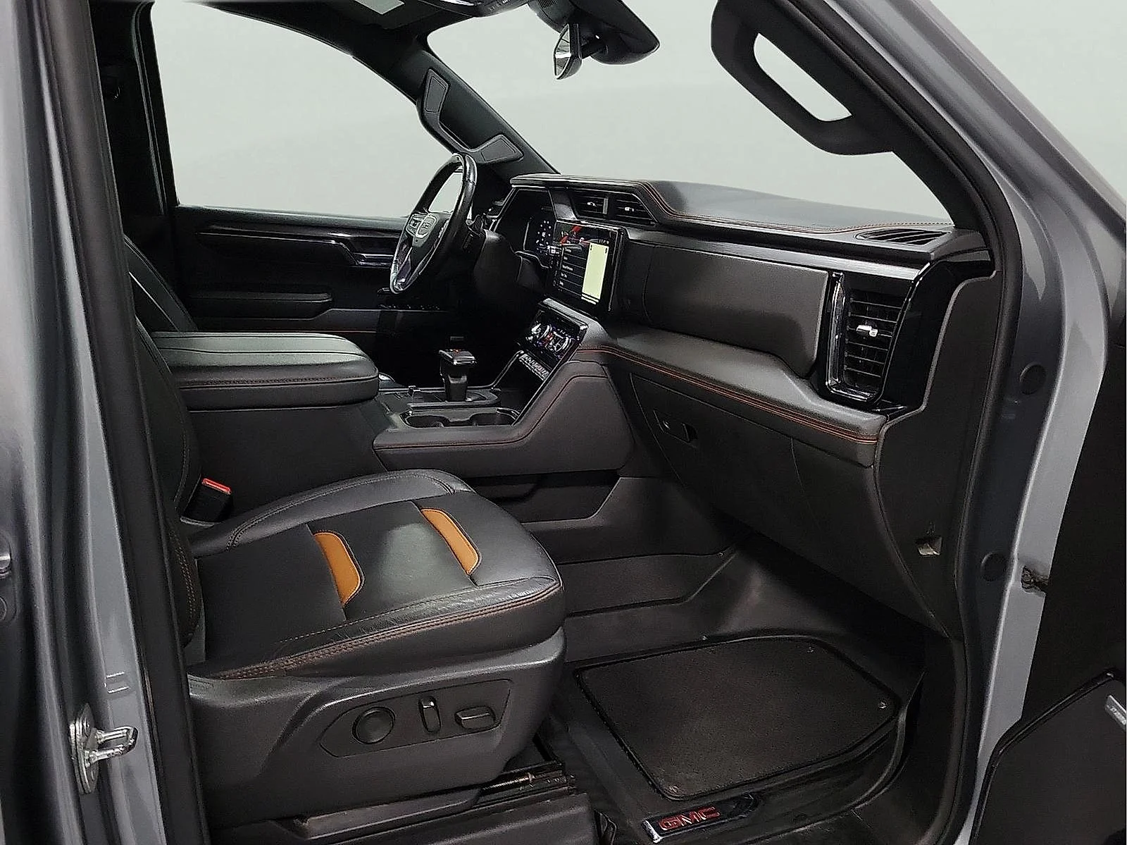 Used 2024 Sterling Metallic GMC AT4 image 14
