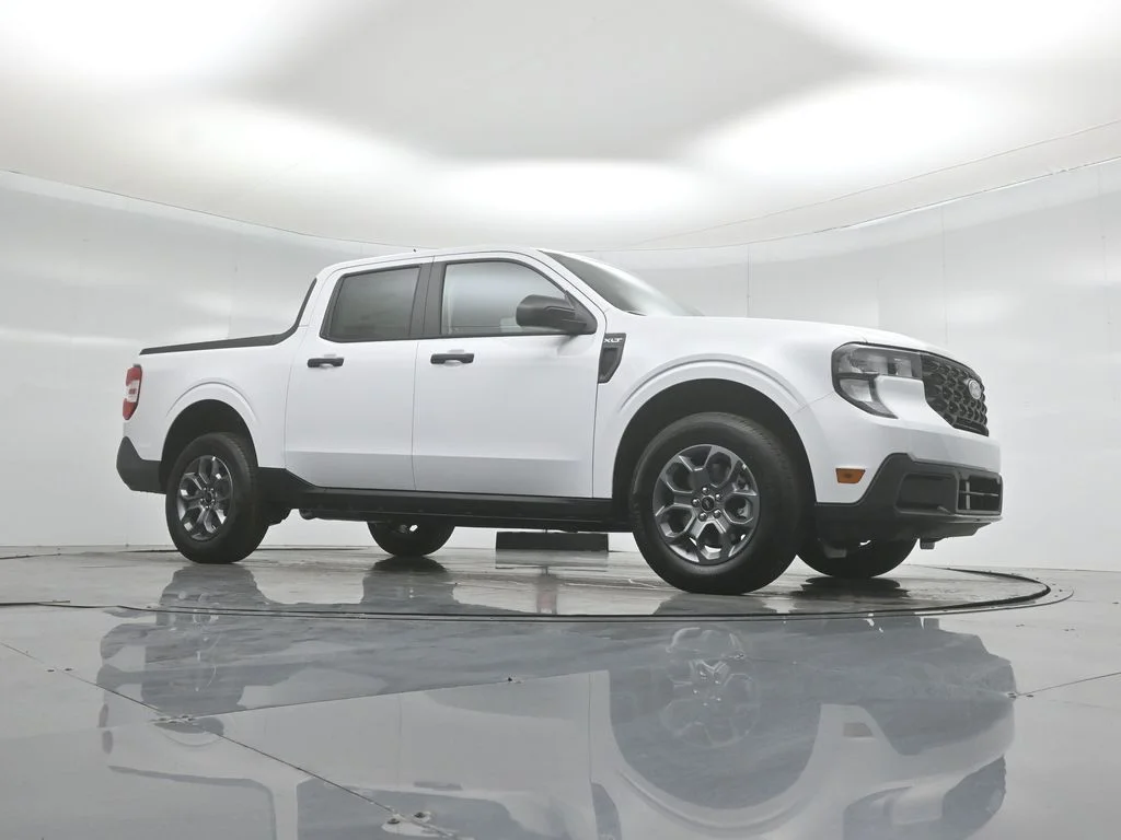 New 2026 Oxford White Ford XLT image 3