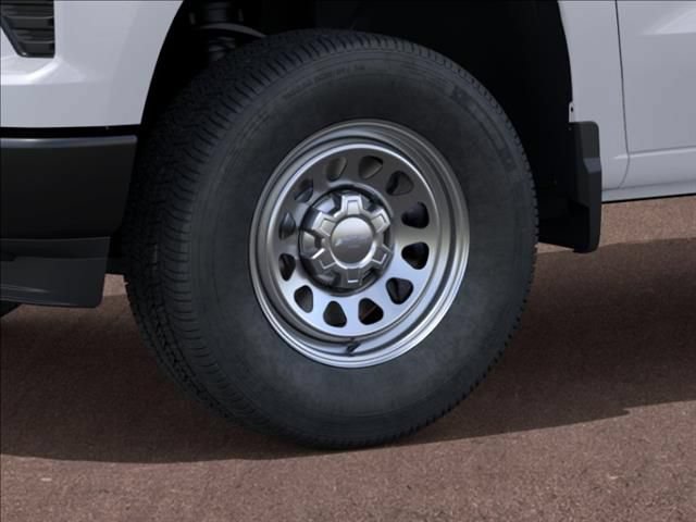 New 2026 Summit White Chevrolet WT image 9