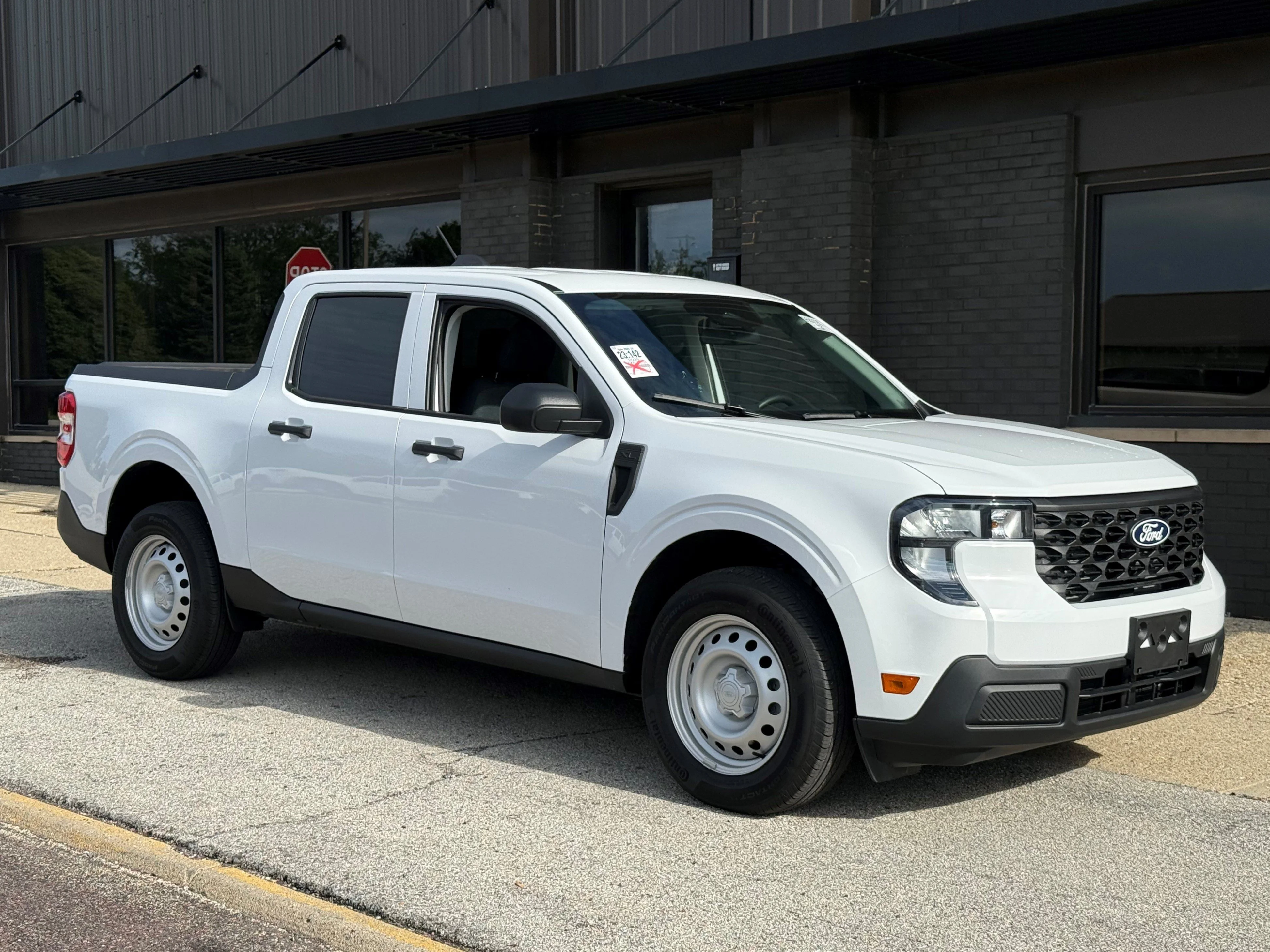 Used 2025 Oxford White Ford XL image 3