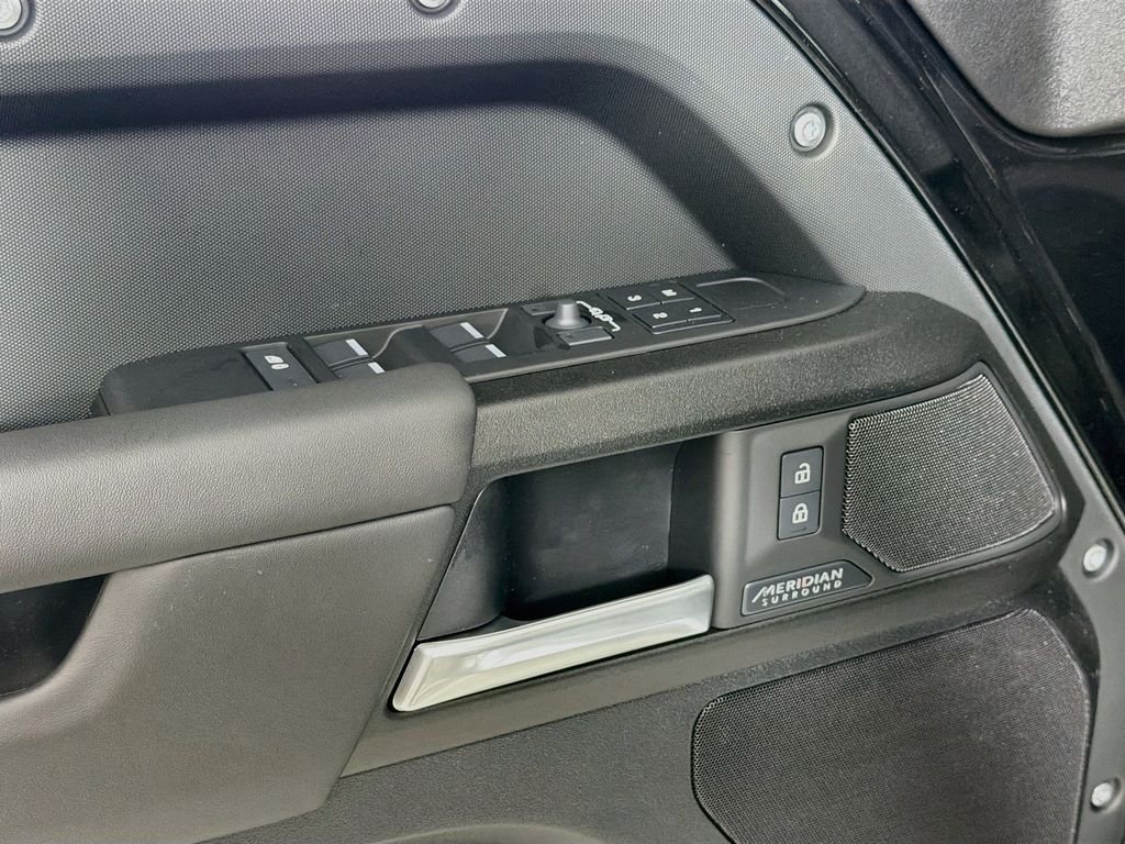 New 2026 Santorini Black Land Rover V8 image 18