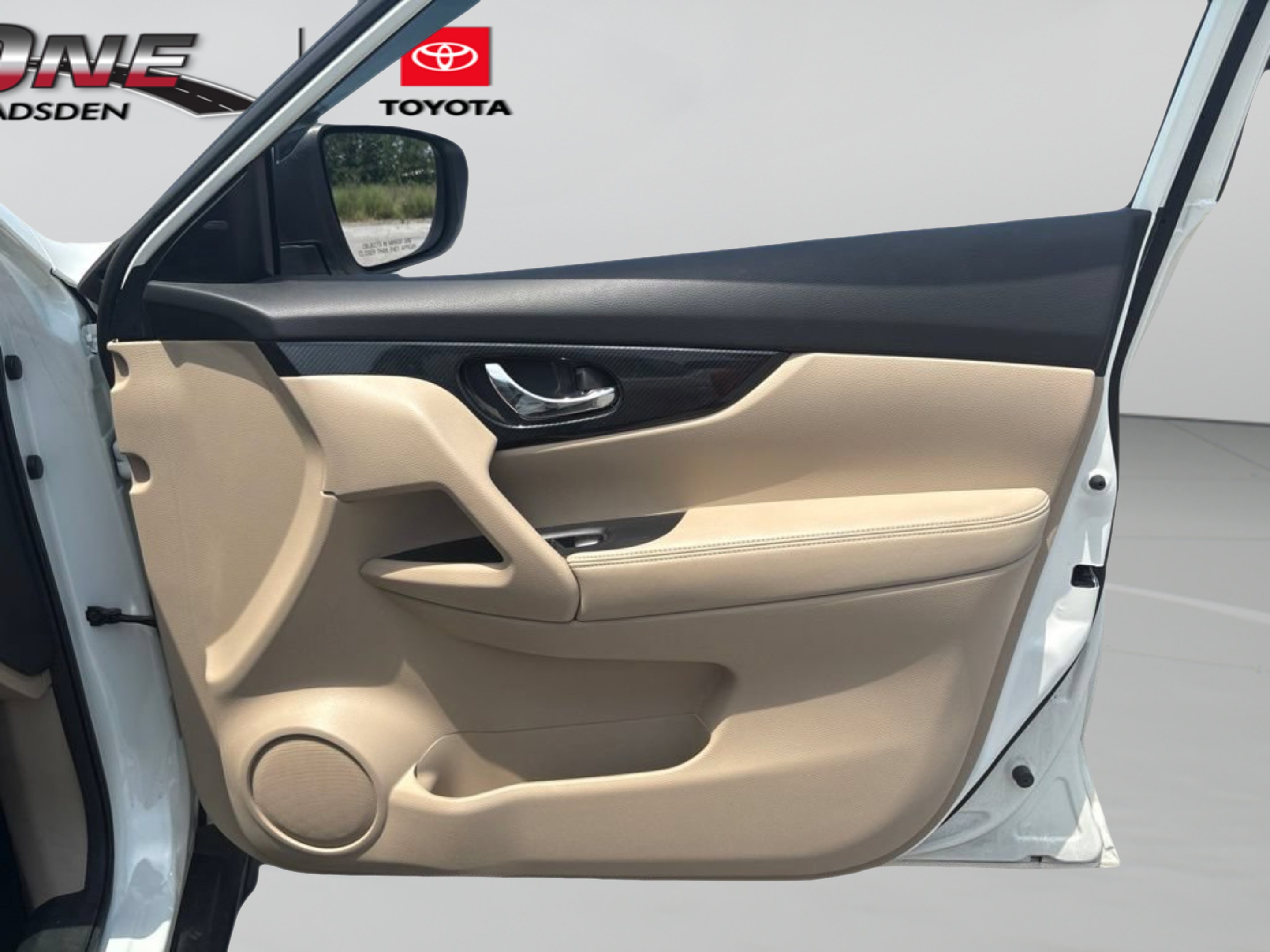 Used 2020 Pearl White Tricoat Nissan SL image 25