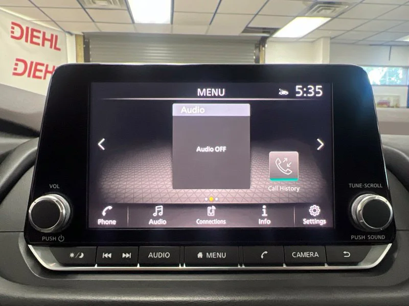 Used 2021 White Nissan SL image 29