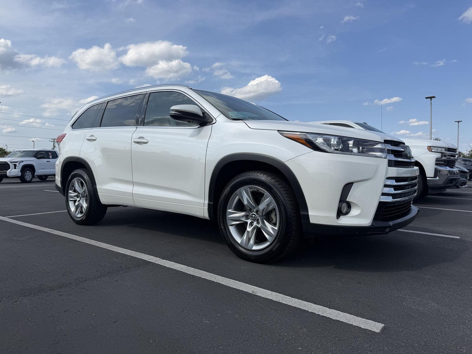 Used 2017 Blizzard Pearl Toyota Limited image 14