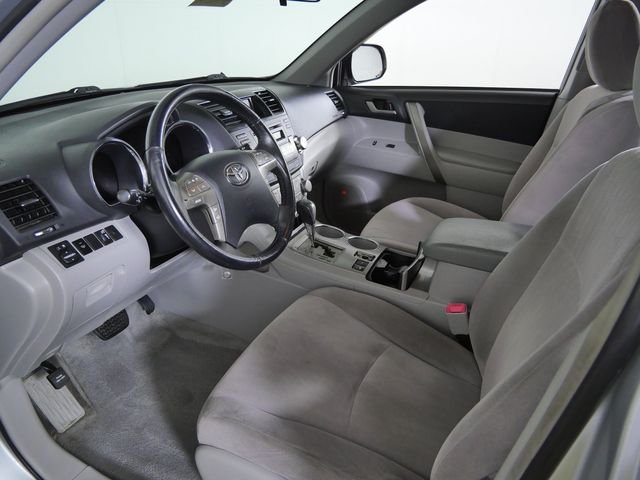Used 2009 Silver Toyota Sport image 19