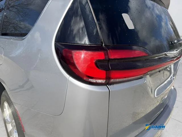 Used 2021 Silver Chrysler Touring L image 23