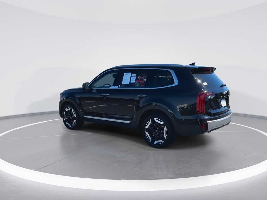 Used 2024 Black Kia S image 6