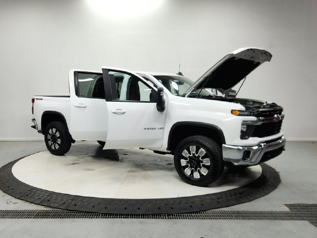 Used 2024 White Chevrolet LT image 10
