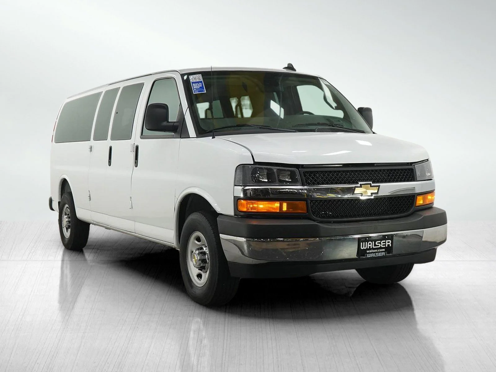 Used 2025 Summit White Chevrolet LT image 7