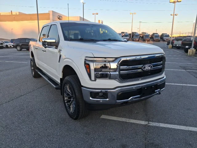 Used 2025 White Ford Lariat image 1
