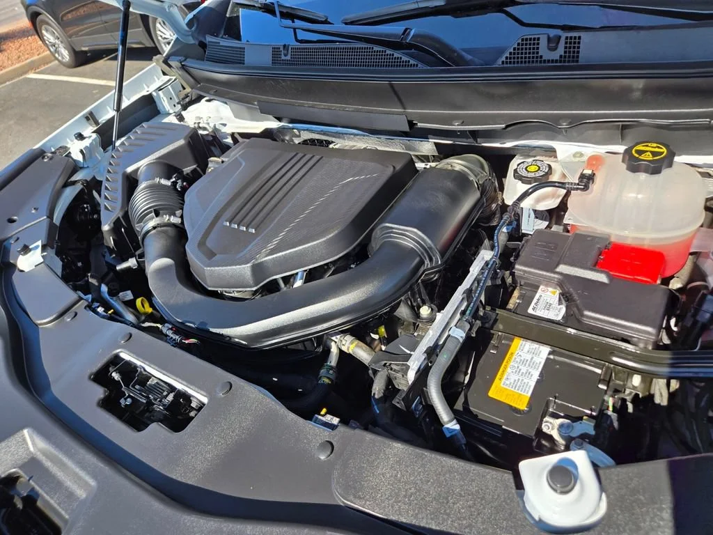 Used 2025 Summit White Chevrolet LT image 17