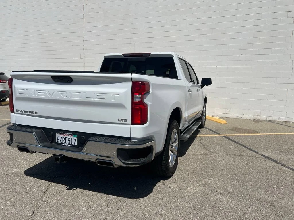 Used 2022 Summit White Chevrolet LTZ image 6