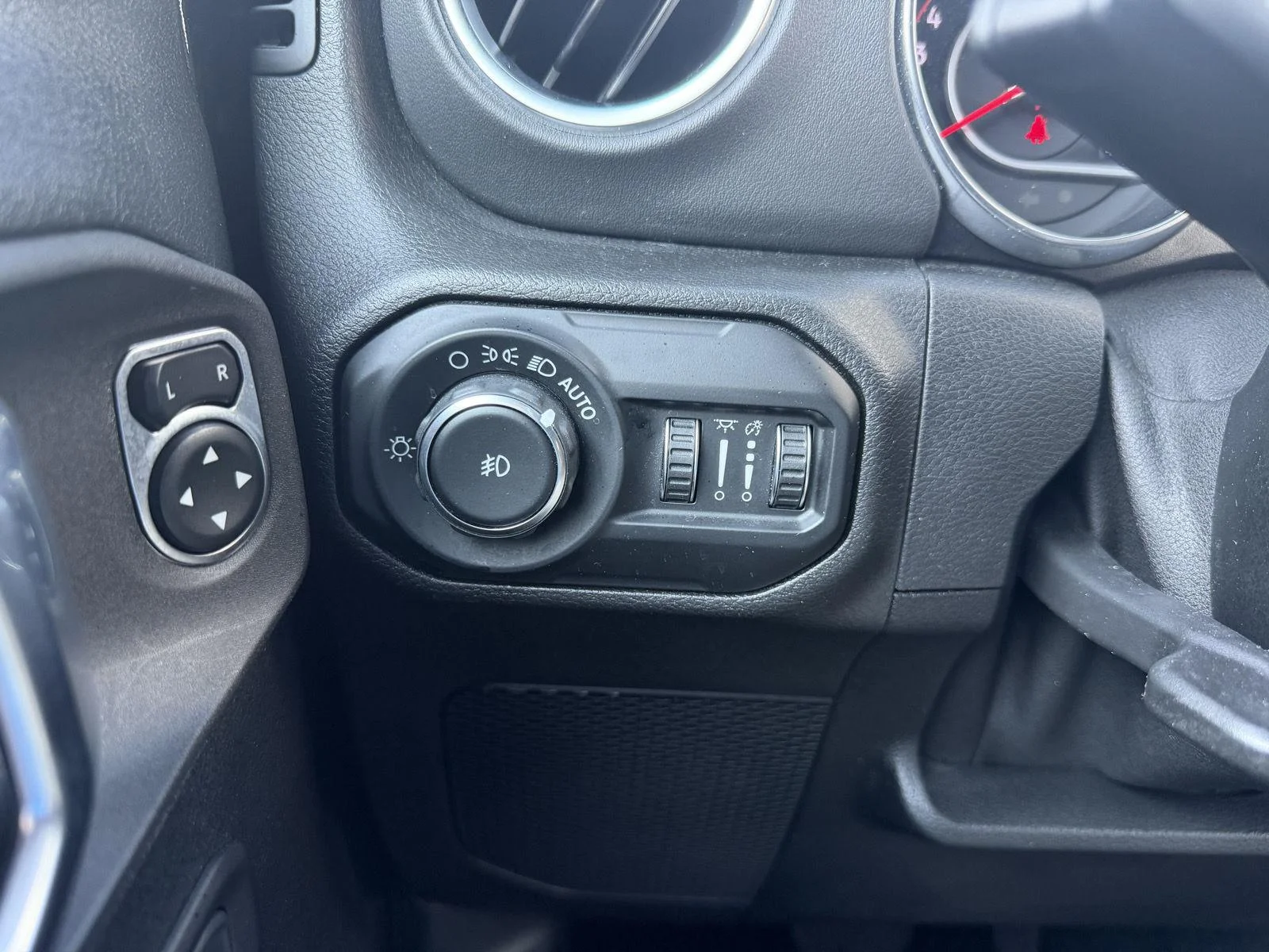 Used 2020 Black Clearcoat Jeep Recon image 15