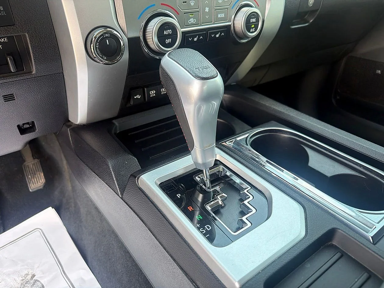 Used 2021  Toyota Limited image 19