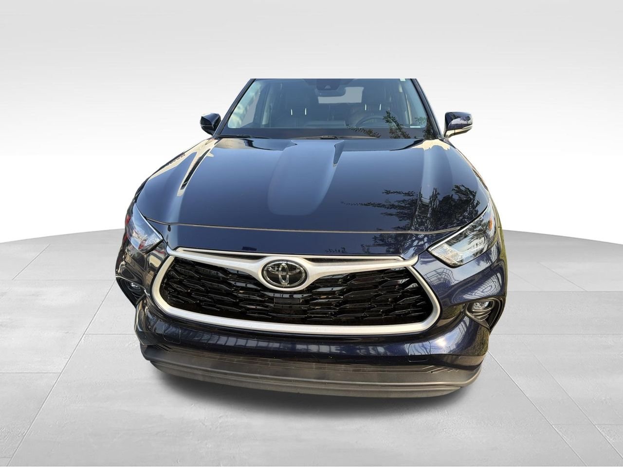 Used 2024  Toyota XLE image 2