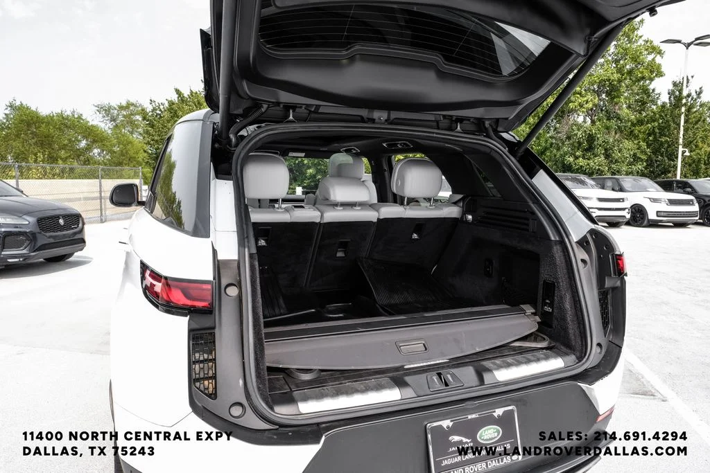 Used 2023 Fuji White Land Rover SE image 60